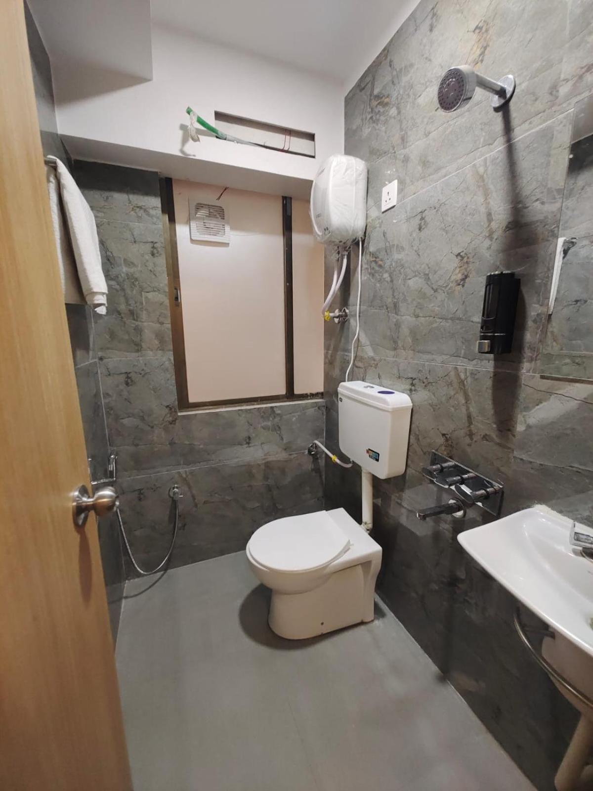 Hotel Prasang سورات المظهر الخارجي الصورة