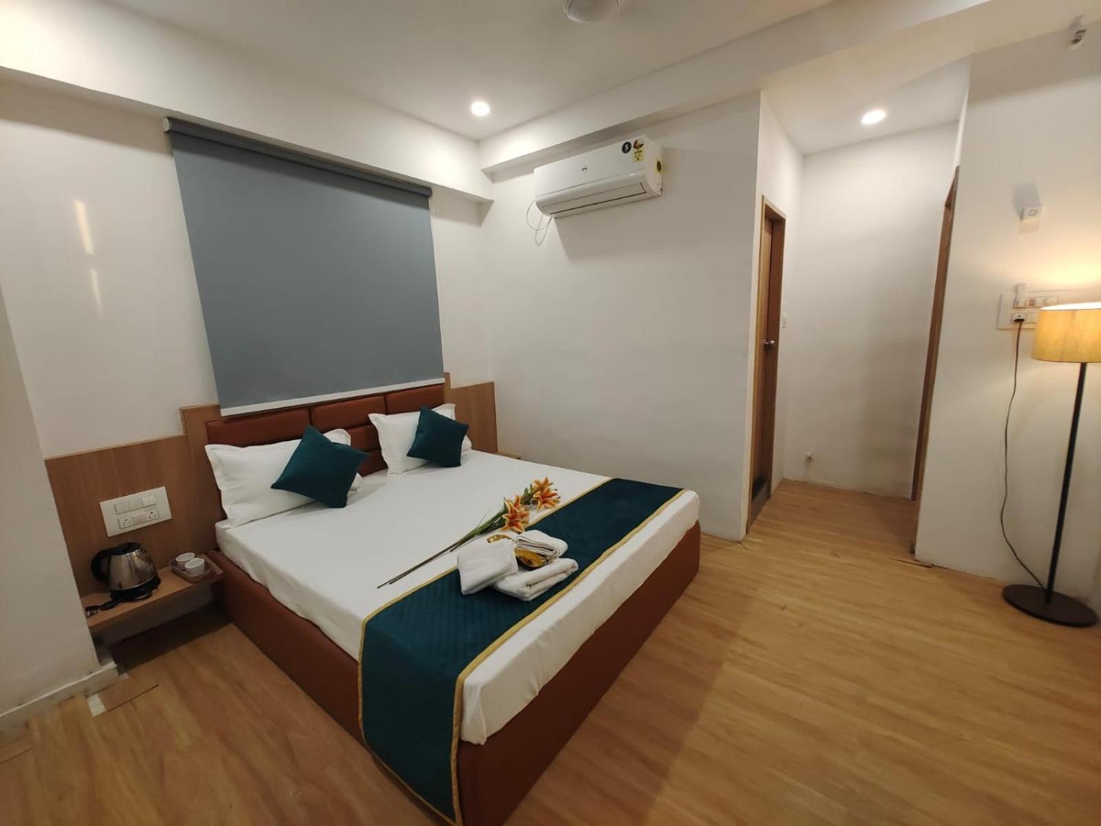 Hotel Prasang سورات المظهر الخارجي الصورة